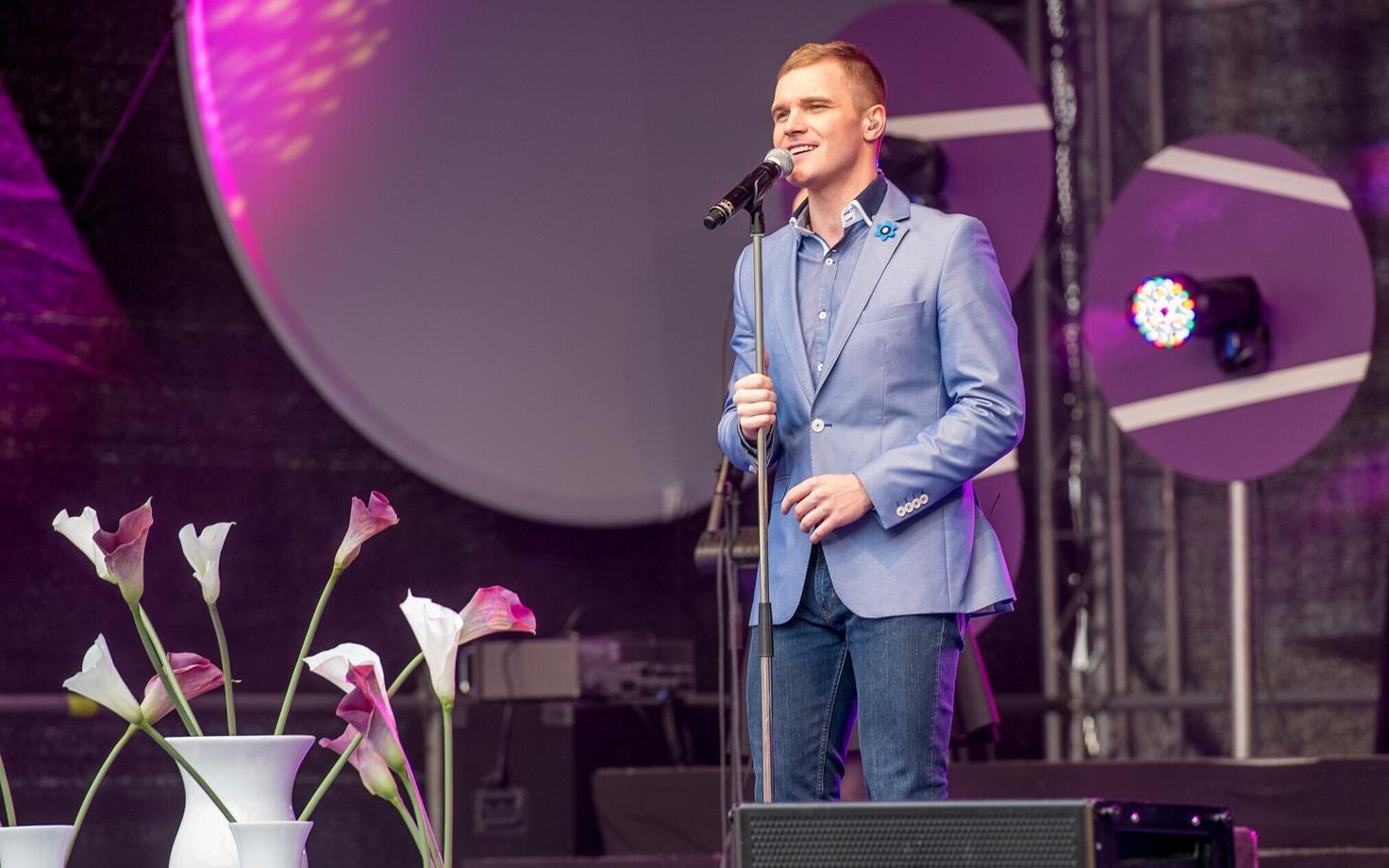 Emadepäeva kontsert Tallinna raekoja platsil.