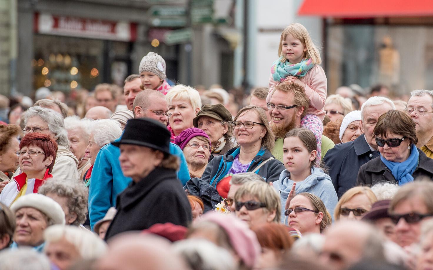 Emadepäeva kontsert Tallinna raekoja platsil.