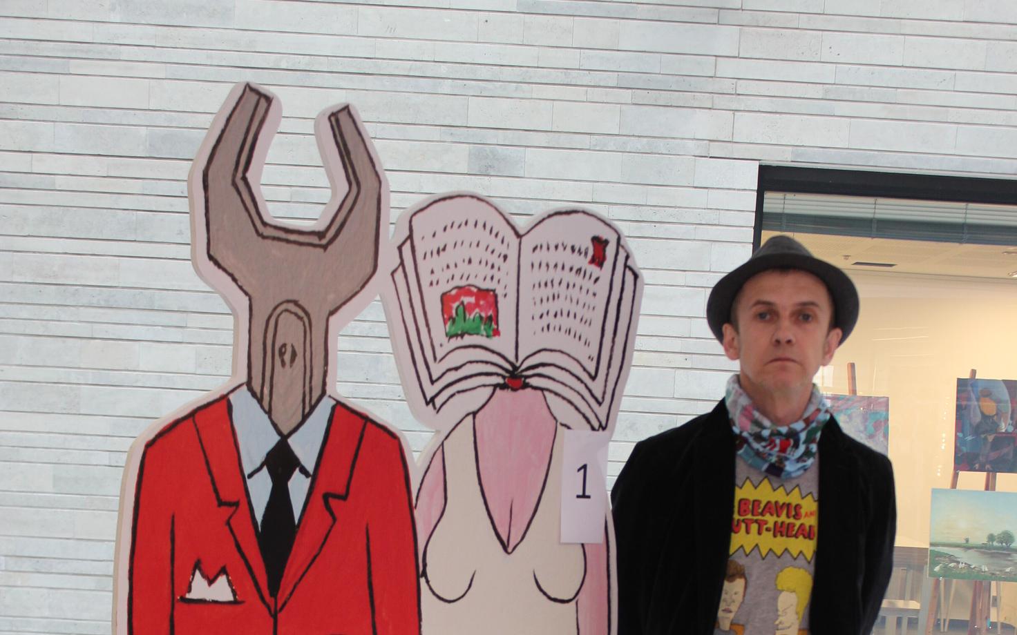 Kunstnik Marko Mäetamm presidendi vastuvõttu kaunistanud teostega.