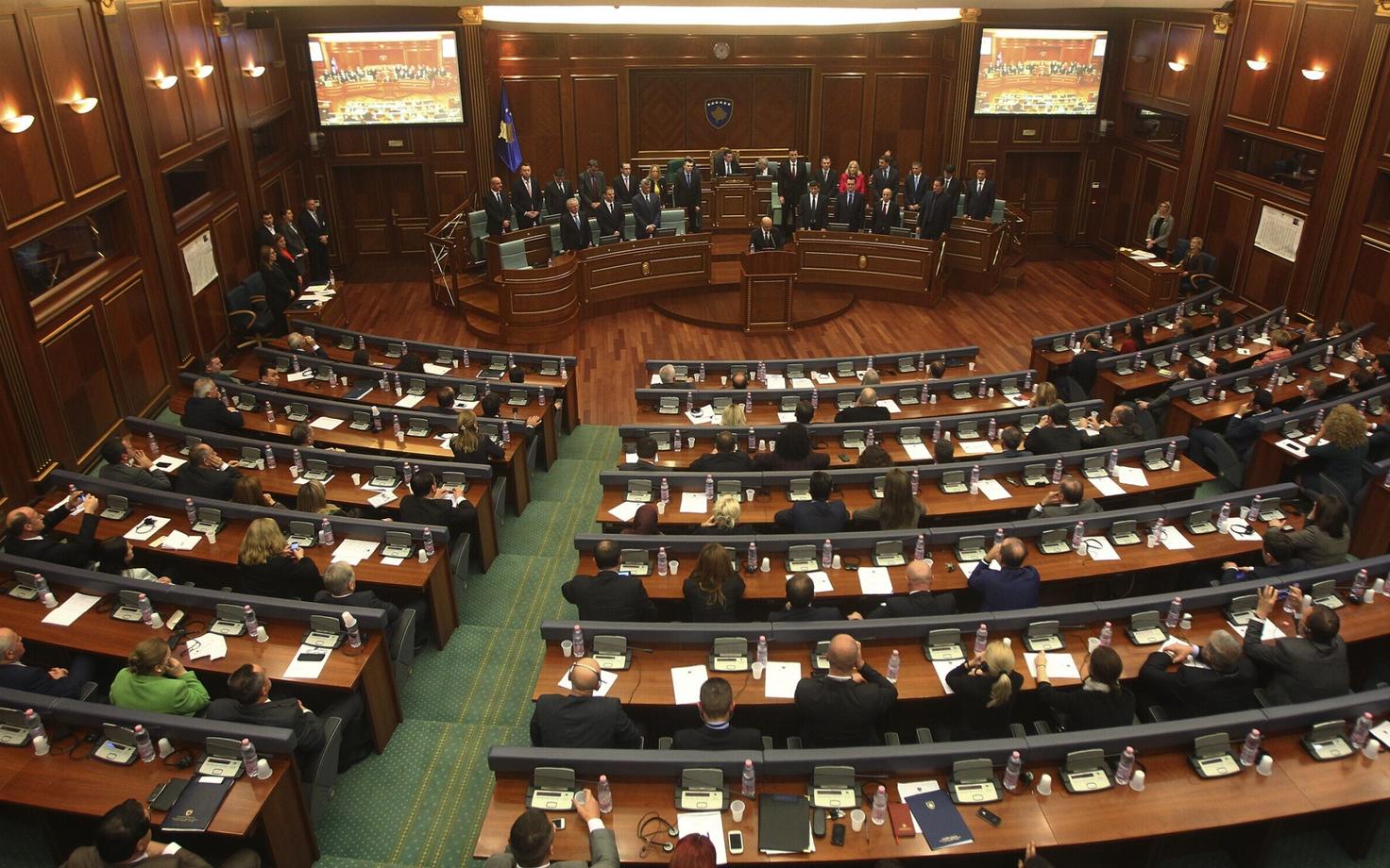 Vaatlejate hinnangul võib otsus mõjutada reedest parlamendihääletust uue Kosovo sõjakuritegude kohtu loomise kohta.