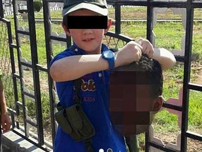 Palju vastukaja saanud foto, kus Khaled Sharroufi poeg mahalõigatud pead hoiab