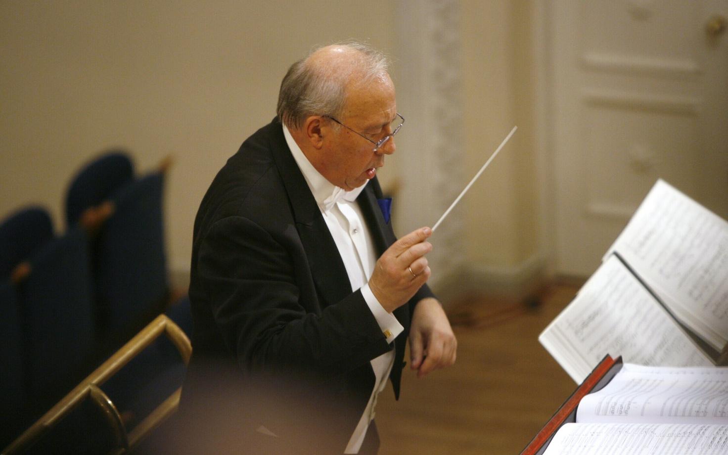 Neeme Järvi dirigeerimas