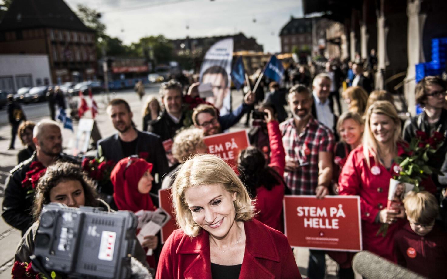 Taani sotsiaaldemokraatide juht Helle Thorning-Schmidt koos valijatega