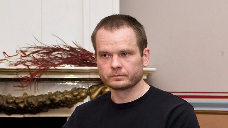 Jüri Kolk oma luulekogu esitlusel 2013. aastal Tartu Kirjanike Majas