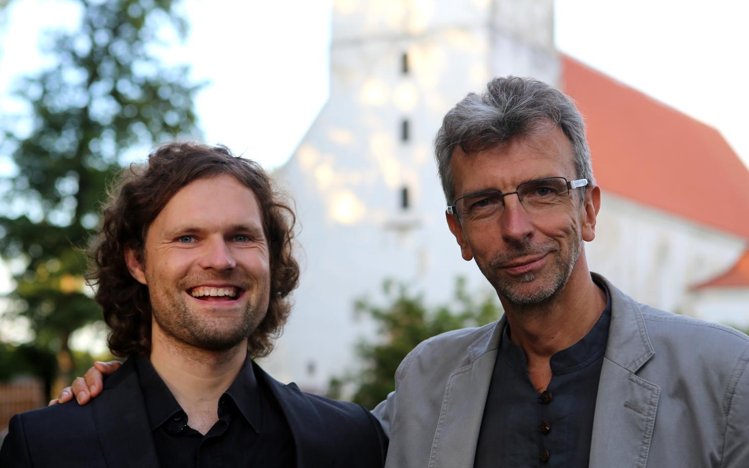 Pühalepa muusikafestivali kunstiline juht Endrik Üksvärav ja helilooja Erkki-Sven Tüür.