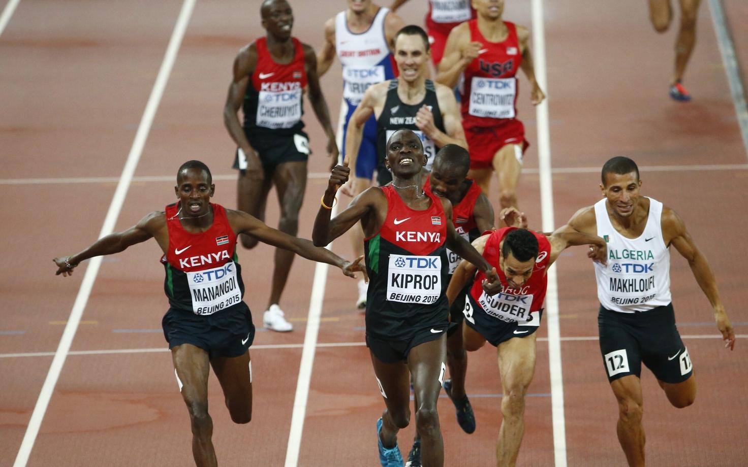 Asbel Kiprop (keskel)