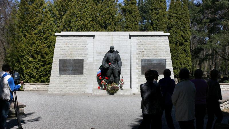 Pronkssõdur teisaldati 2007. aasta aprillis kaitseväe kalmistule