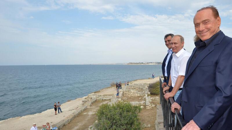 Silvio Berlusconi (paremal) ja Vladimir Putin Krimmis