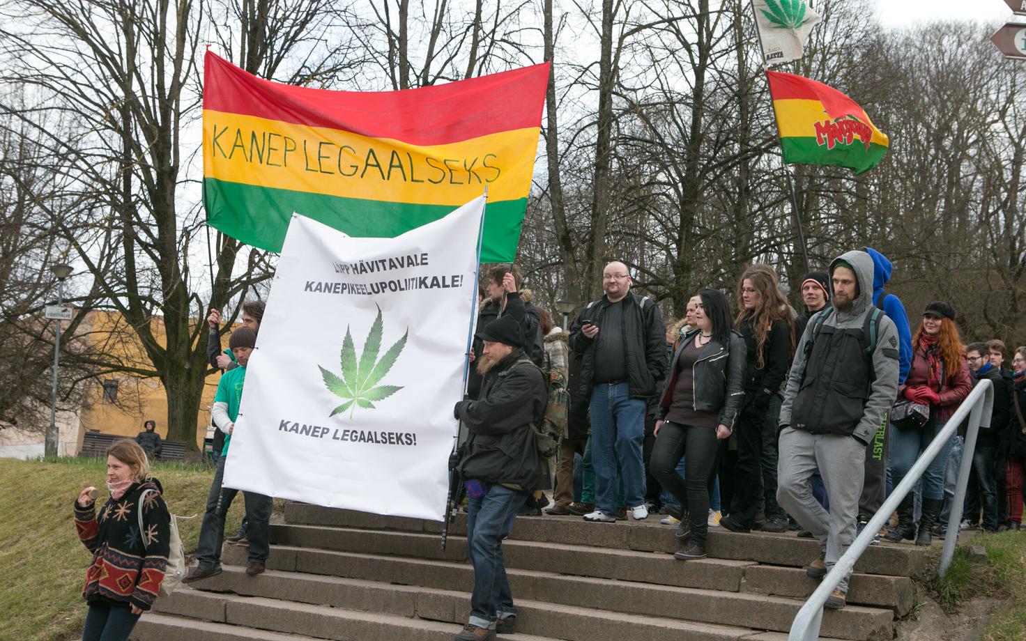 Kanepipooldajate meeleavaldus Tartus