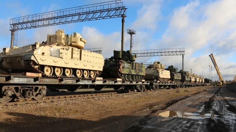 В Тапа прибыла американская боевая техника, 26.10.2015 года.