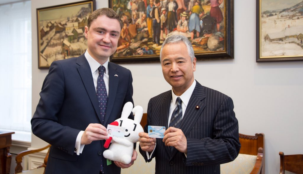 Taavi Rõivas and Japanese Minister of Finance Akira Amari