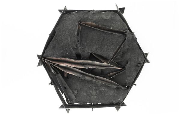 Kristiina Kibe „Setted“, 2015, vask, paatina, puutuhk, hõbe