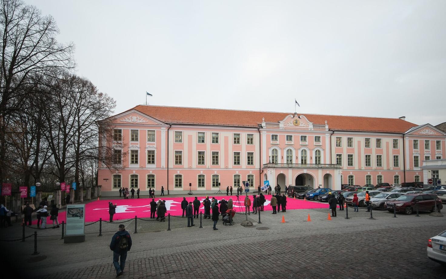 A rally against the Cohabitation Act in front of the Parliament building on November 24