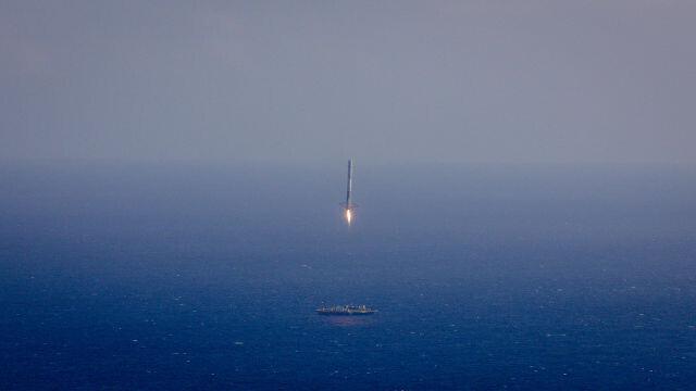 Eelnevalt on SpaceX üritanud langetada kanderaketti pargasele.