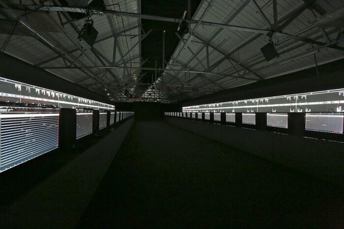 Ryoji Ikeda (1966) supersümmeetria. 2015 Audiovisuaalne installatsioon