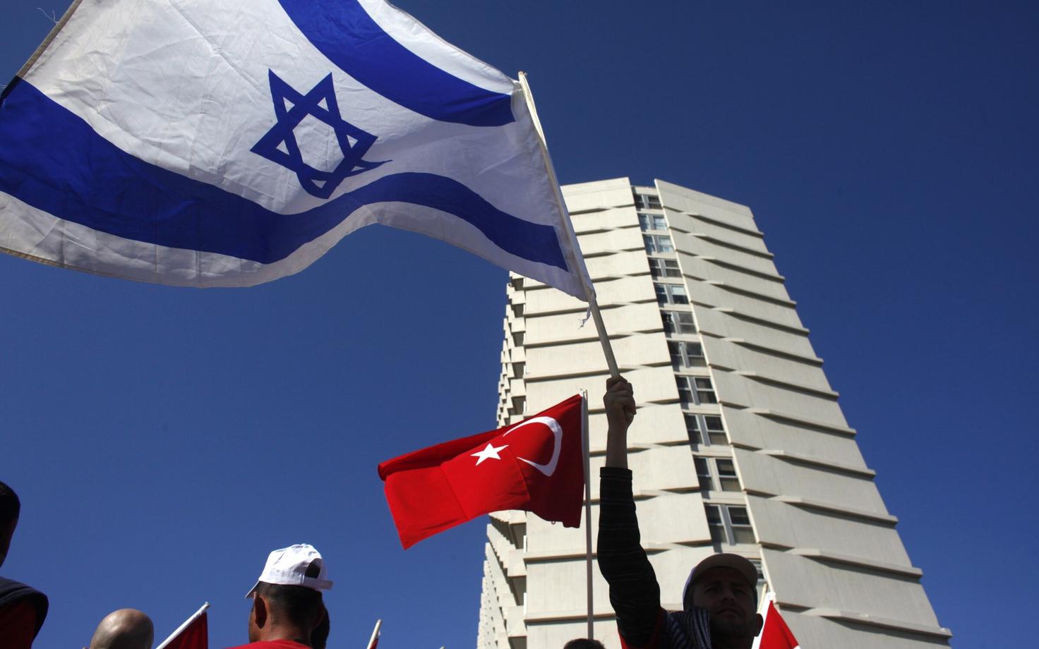 Iisraeli ja Türgi lipud.