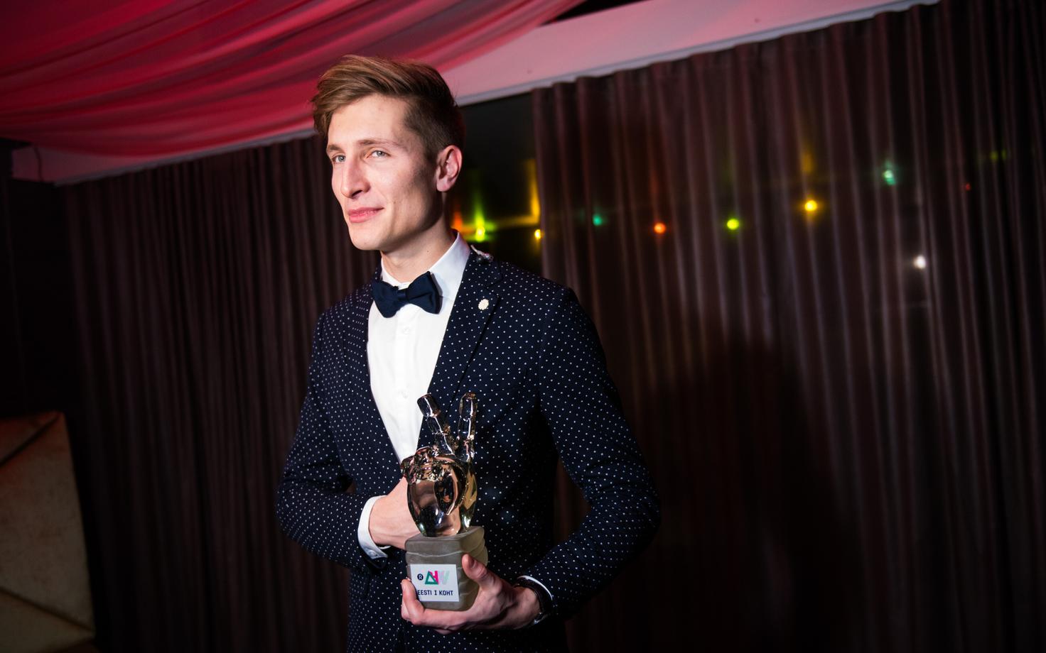 Raadio 2 Aastahitt 2015 Eesti I koht – Karl-Erik Taukar “Segased lood”