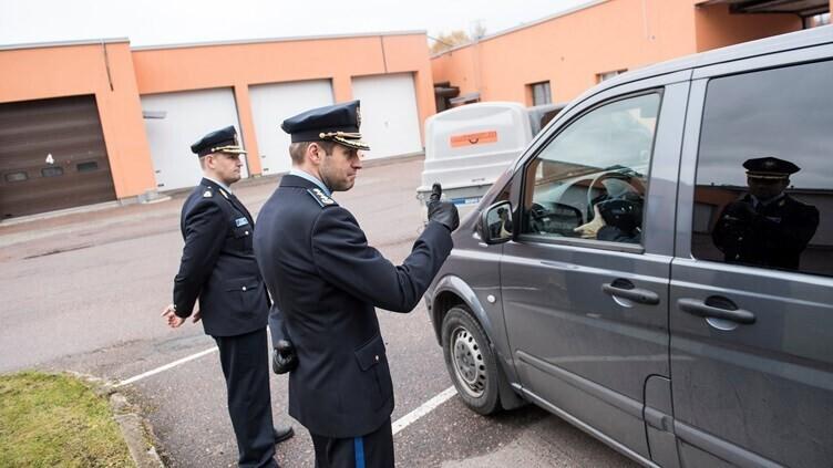 Эльмар Вахер объяснил покупки рабочей необходимостью.