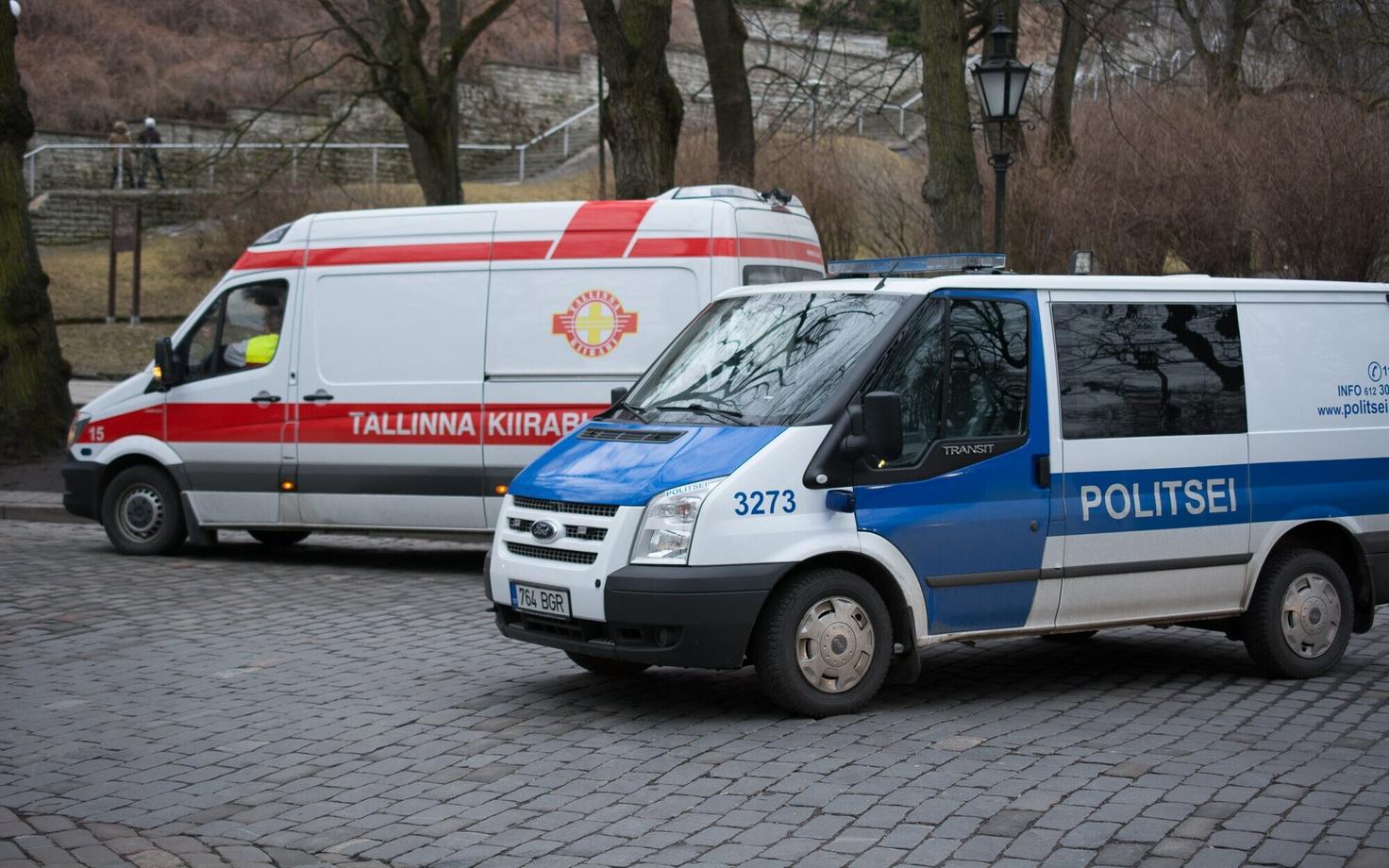 Politsei- ja kiirabiauto.