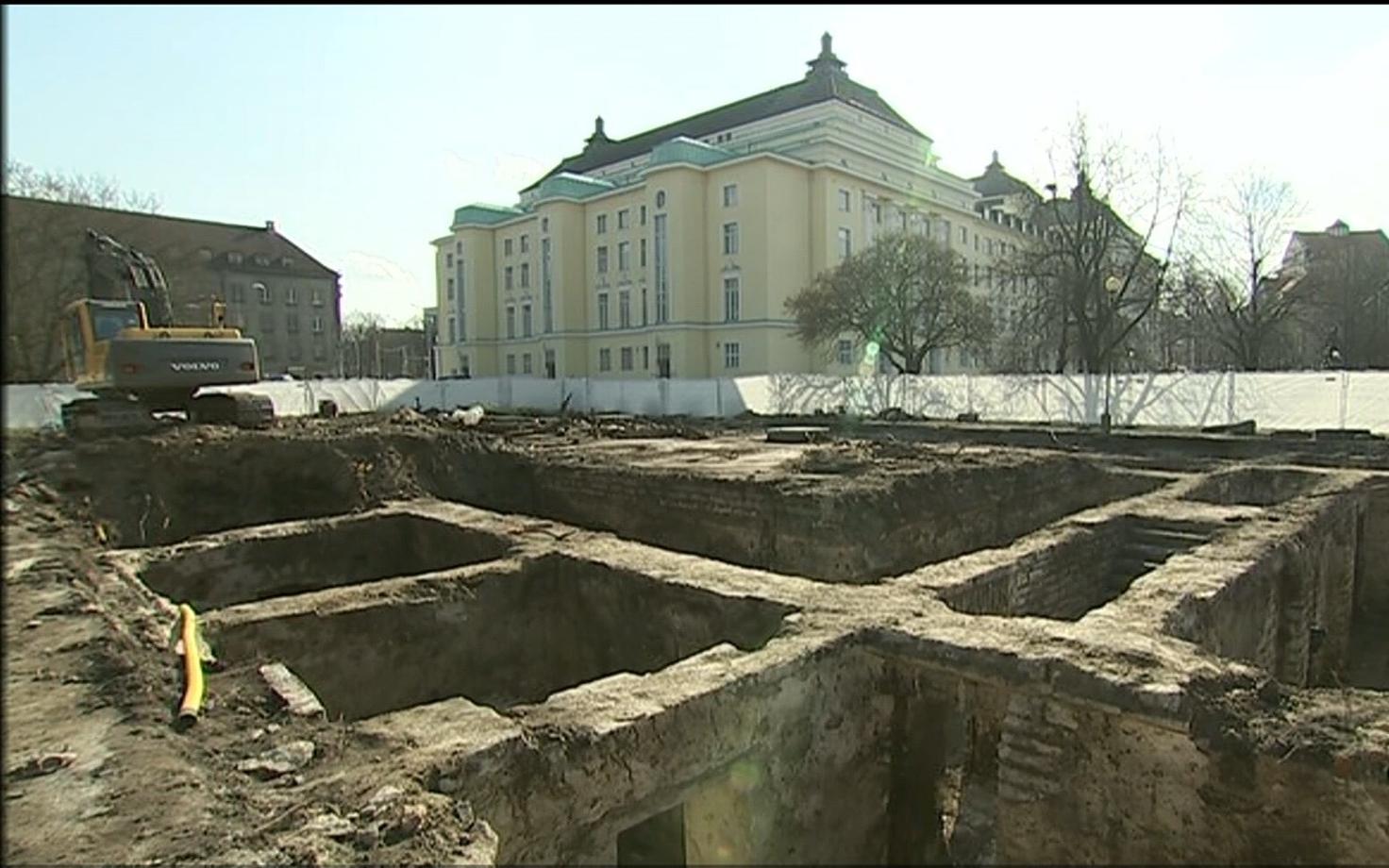 Сохранившийся цокольный этаж старого рынка в парке Таммсааре.
