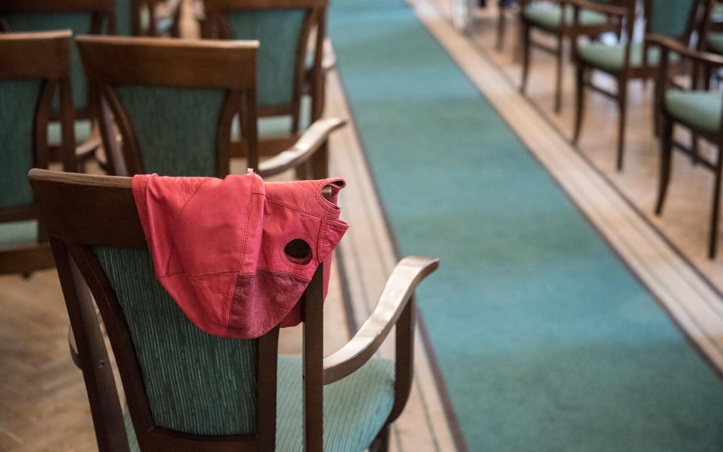 Timuka mask kohtusaali toolikorjul.