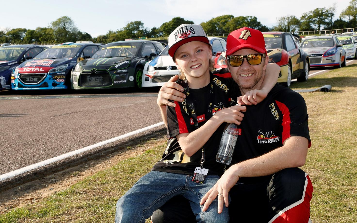 Petter Solberg koos poja Oliveriga. Foto on tehtud 2014. aastal.