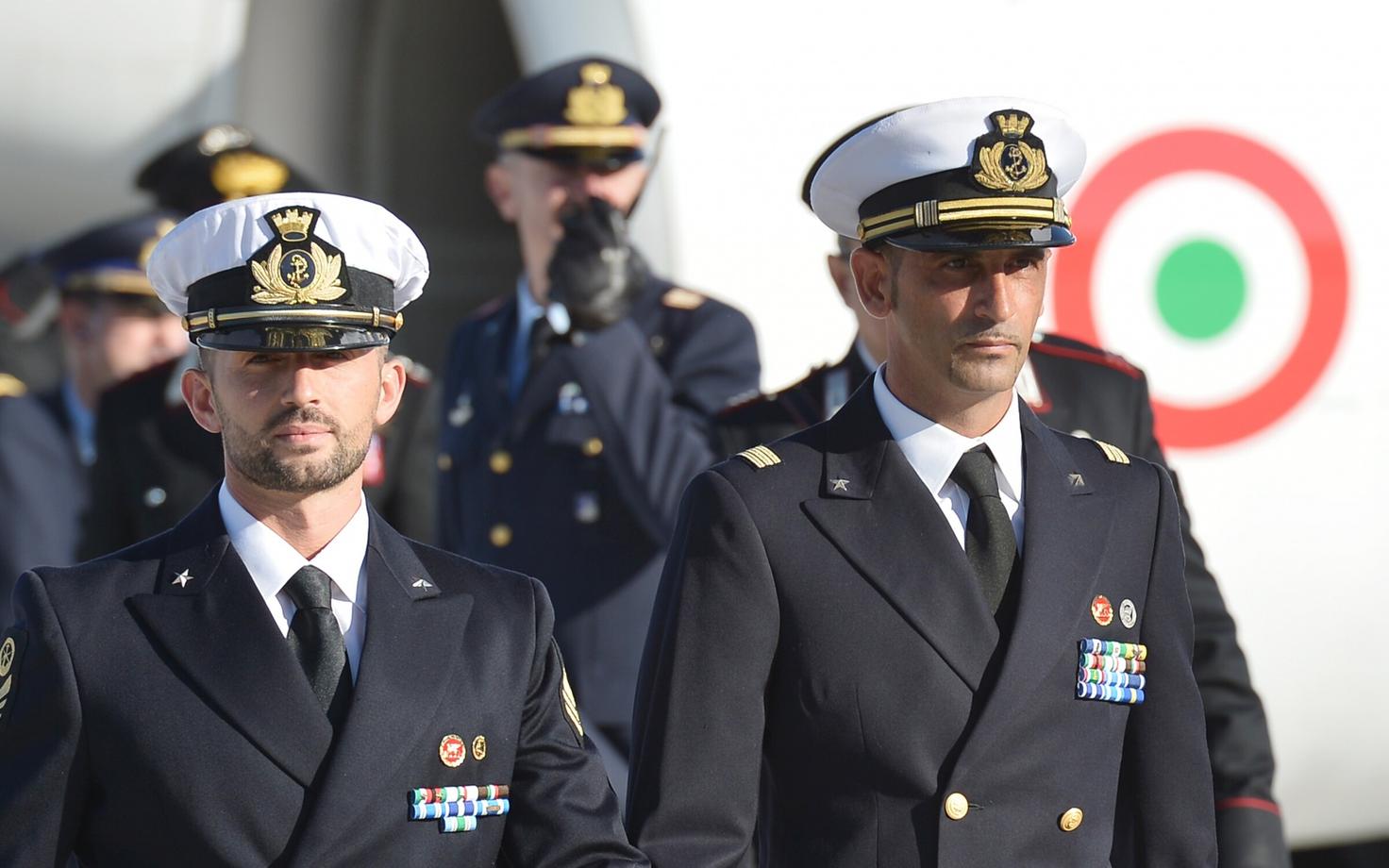 Itaalia mereväelased Massimiliano Latorre (paremal) ja Salvatore Girone 2012. aastal.