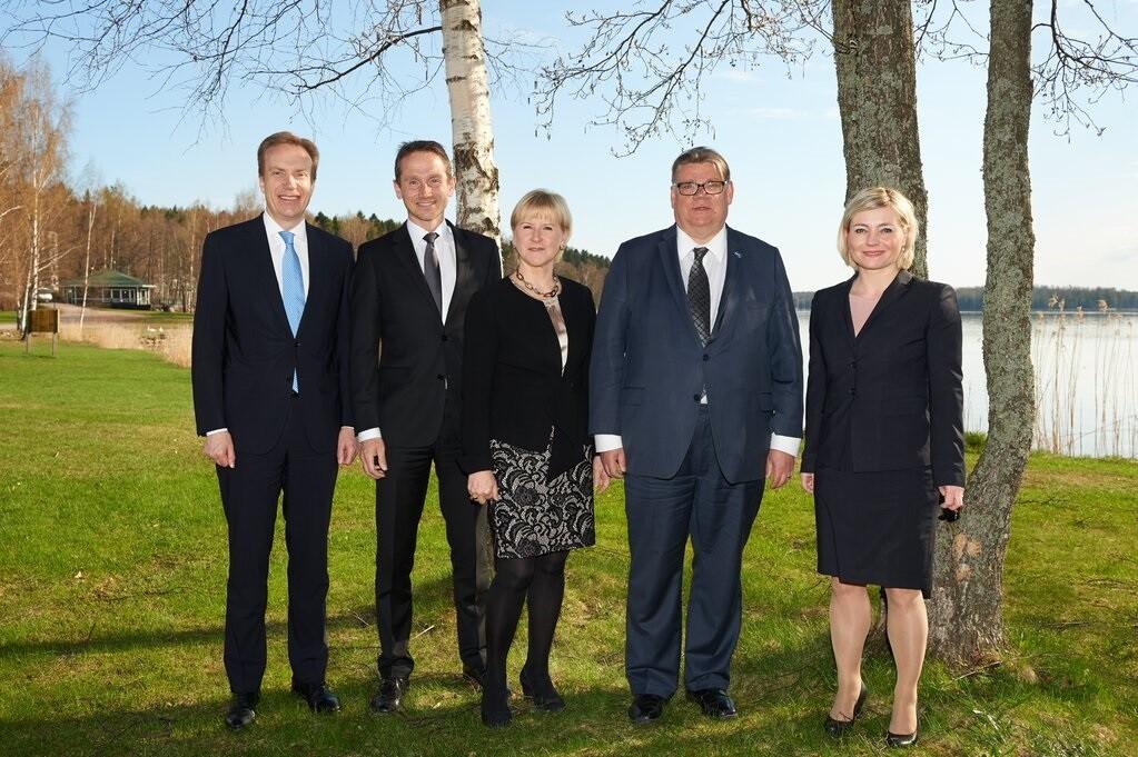 (Vasakult): Børge Brende, Kristian Jensen, Margo Wallström, Timo Soini, Lilja Alfredsdottir.