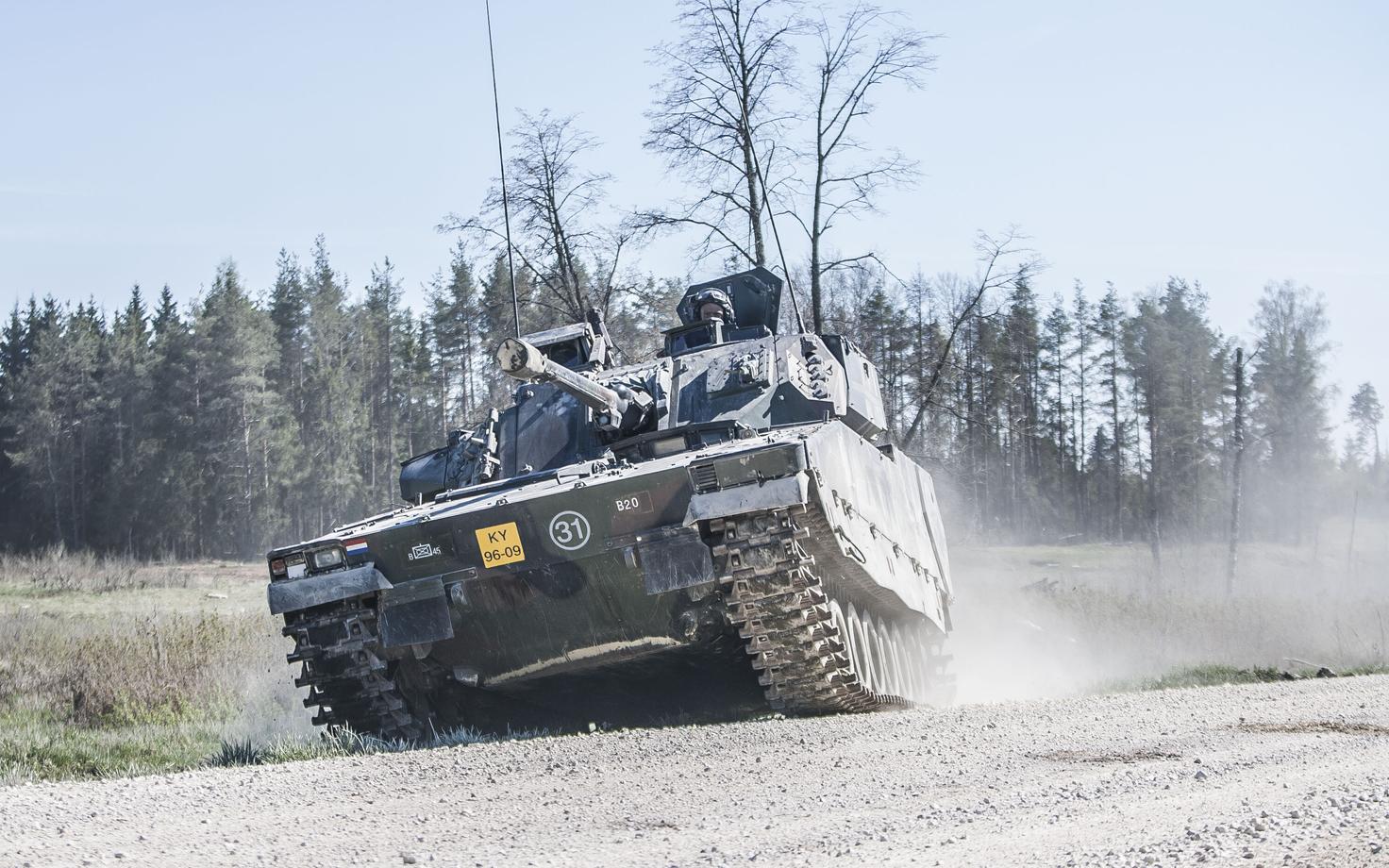 Hollandi mehhaniseeritud jalaväekompanii harjutamas keskpolügoonil Kevadtormiks.