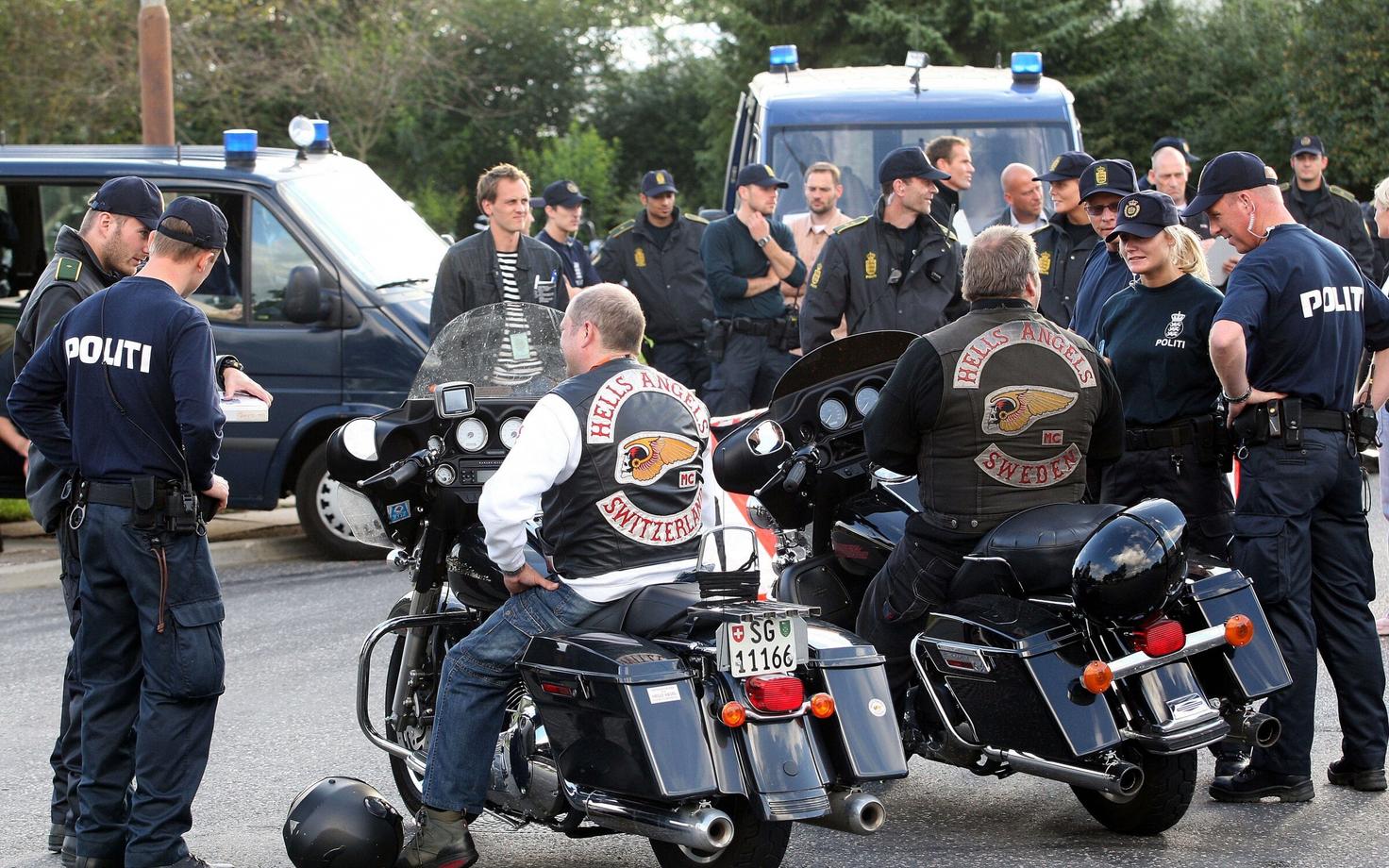 Rootsi Hells Angelsi liikmed ja Taani politseinikud, arhiivifoto 2007. aastast.