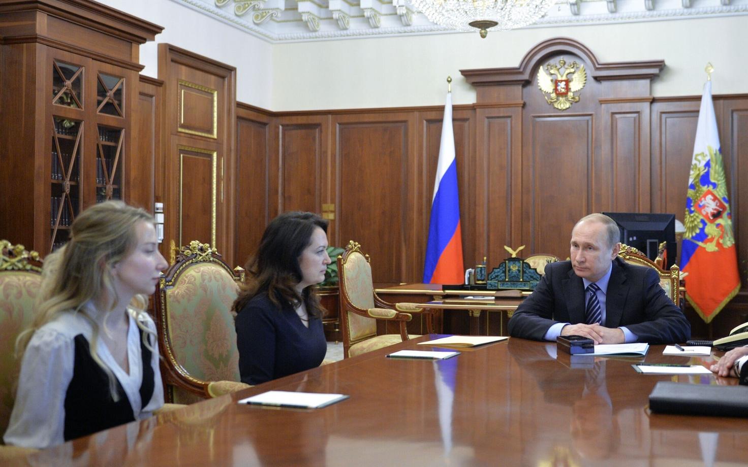 Putin hukkunud ajakirjanike lähedastega kohtumas.