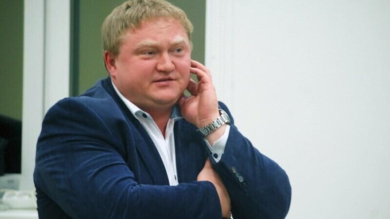 Каяр Лембер.