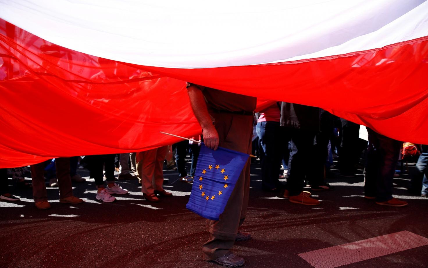Poola ja Euroopa Liidu lipud.
