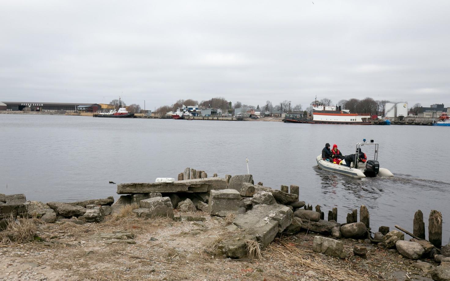 Pärnu jõe siiavarusid turgutatakse kalakasvanduse toel.