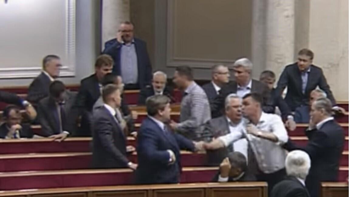 Rüselemine Ukraina ülemraadas 15. juunil.