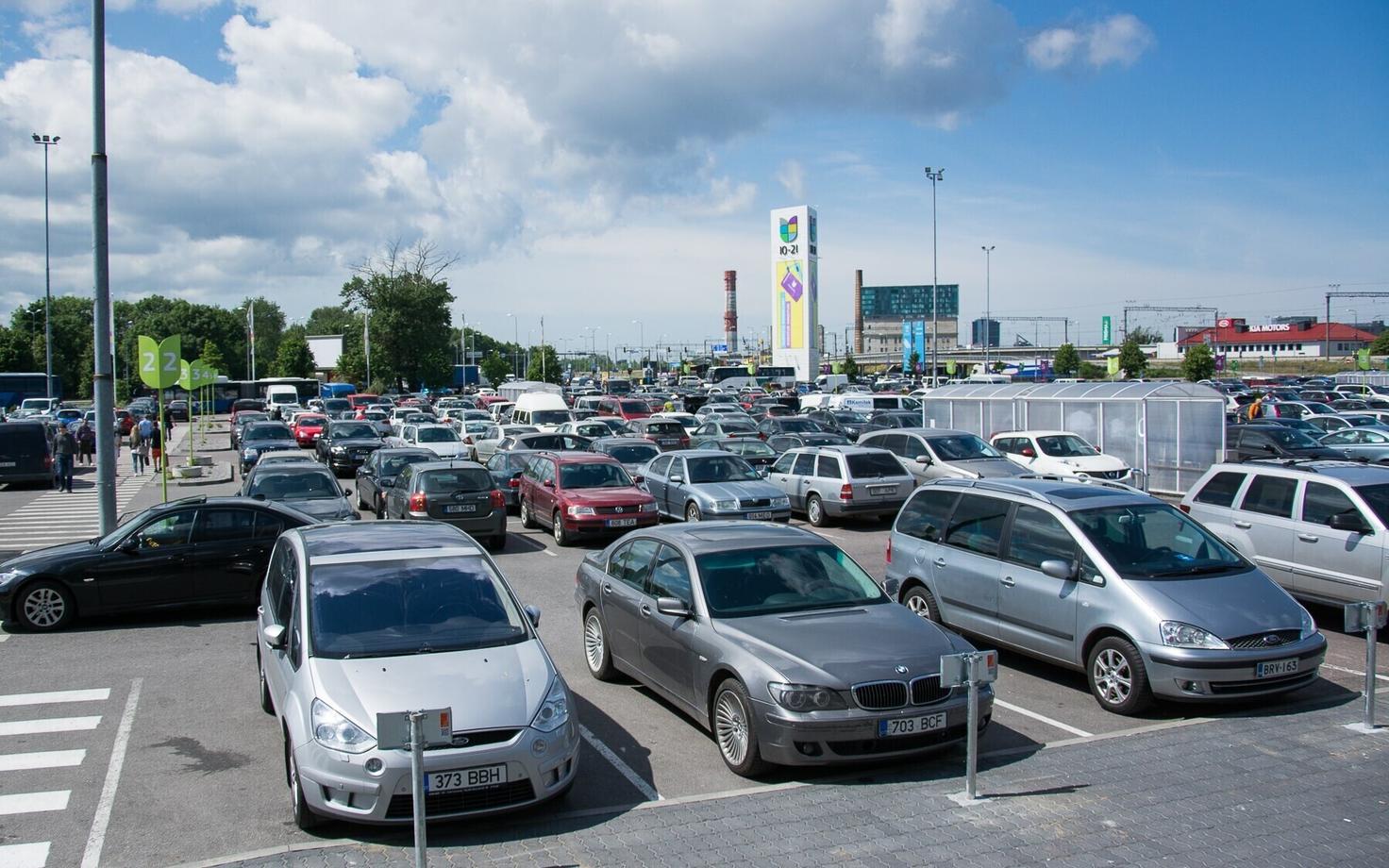 Sõidukid Ülemiste keskuse parklas