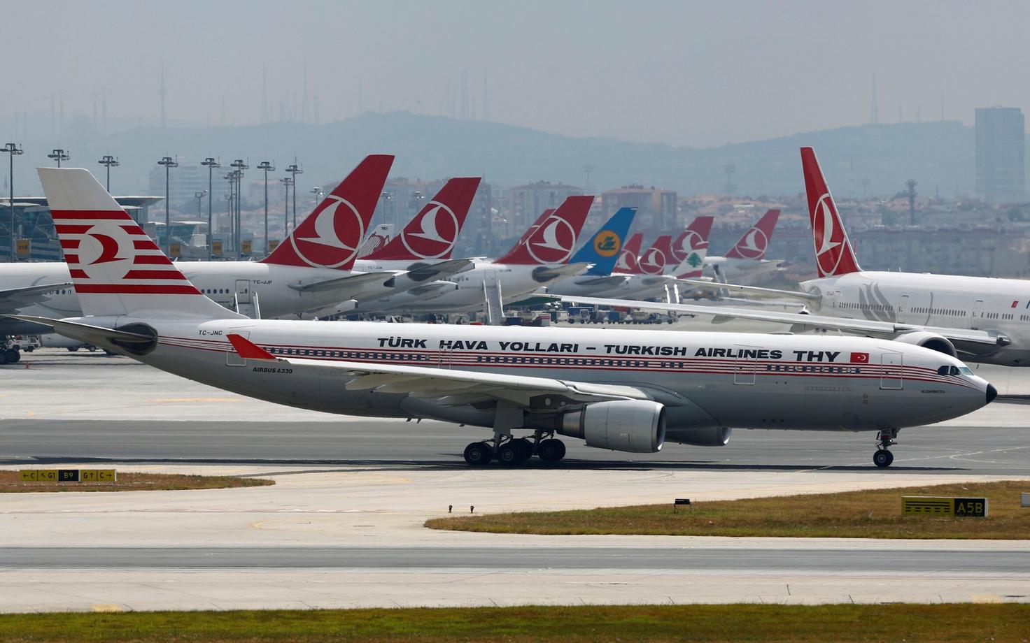 Turkish Airlinesi lennukid Atatürki rahvusvahelises lennujaamas Istanbulis.