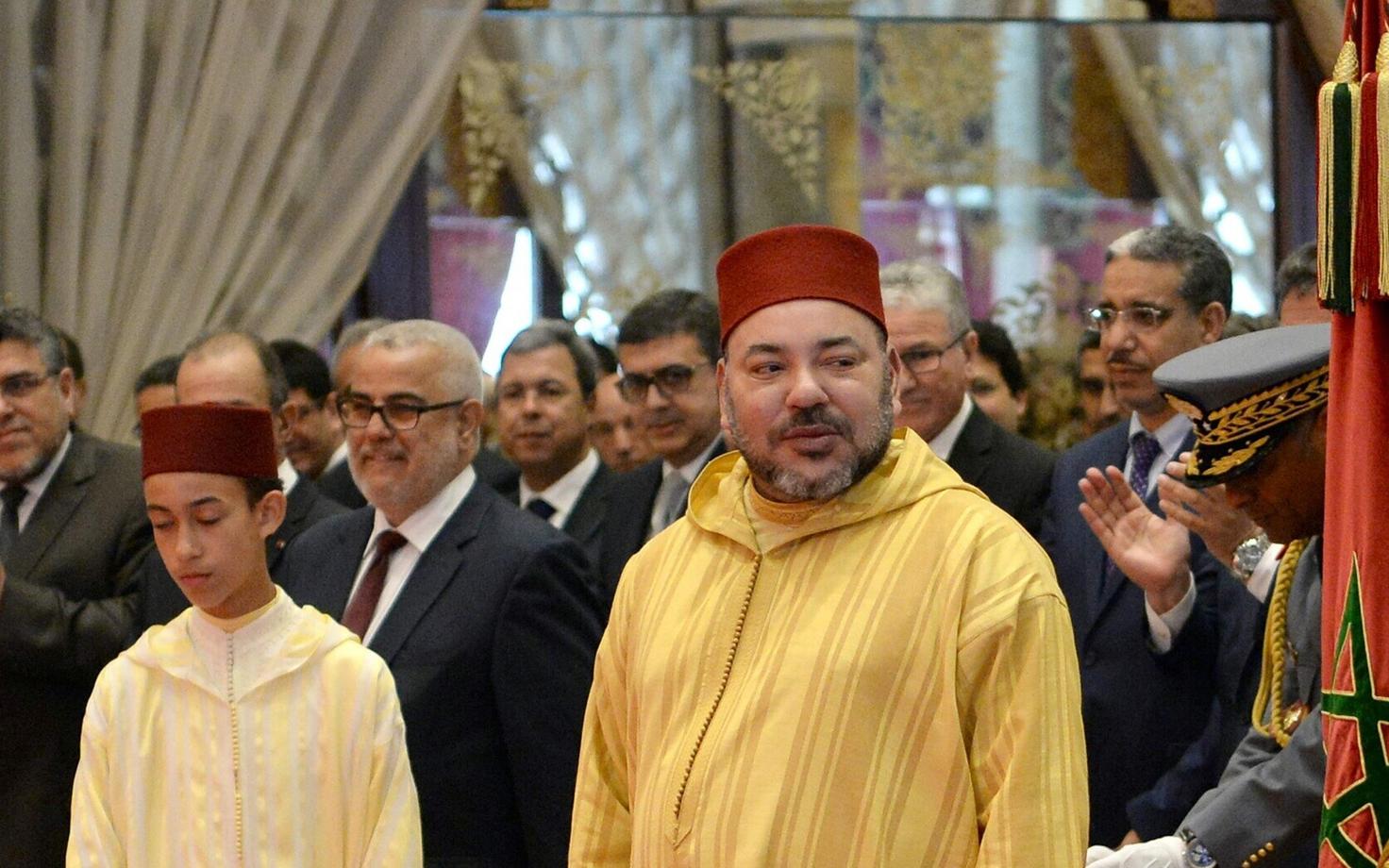 Maroko kuningas Mohammed VI, vasakul kroonprints Hassan III.