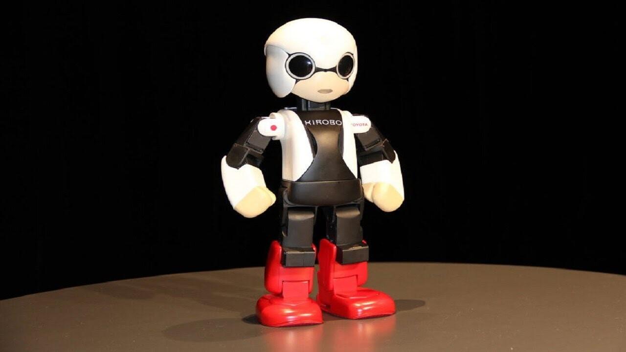 Kirobo Mini on Toyota loodud robotbeebi, kellele inimesed saavad pakkuda vanemlikku lähedust.