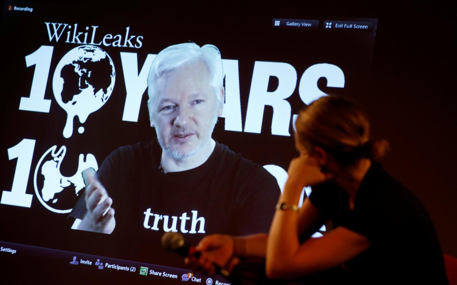 WikiLeaksi asutaja Julian Assange'i videopöördumise avalik vaatamine Berliinis.
