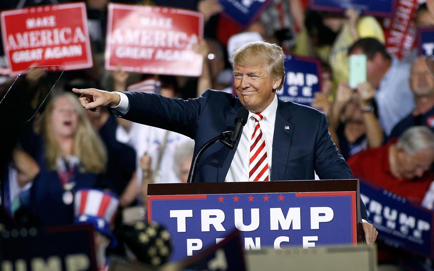Donald Trump 4. oktoobril Arizonas.