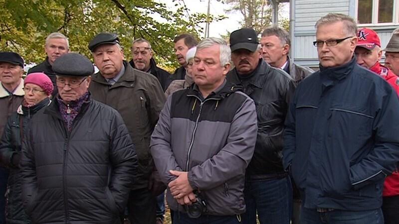 На открытии памятника было многолюдно.
