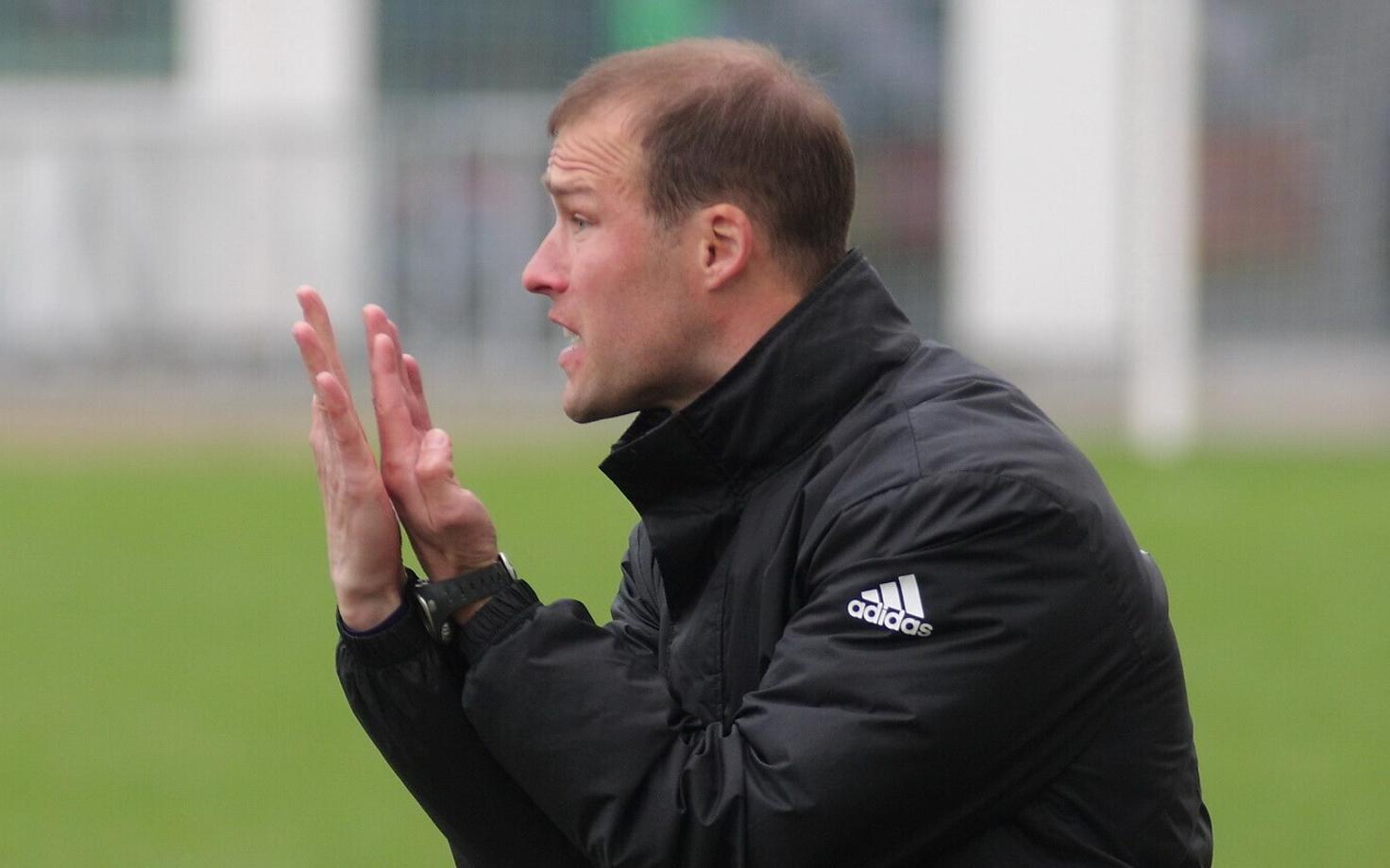 U-21 jalgpallikoondise peatreener Karel Voolaid