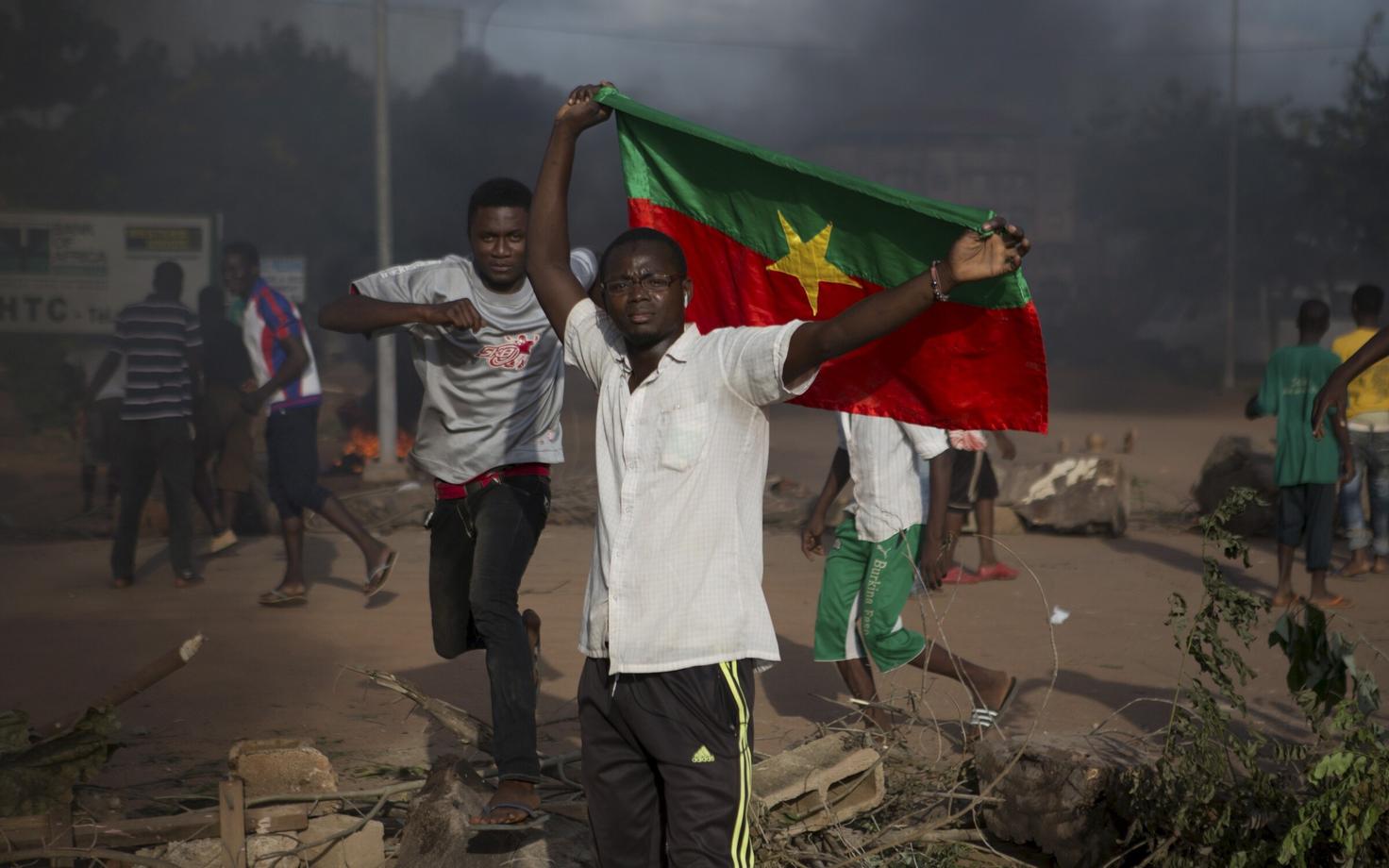 Protestija Burkina Faso lipuga.