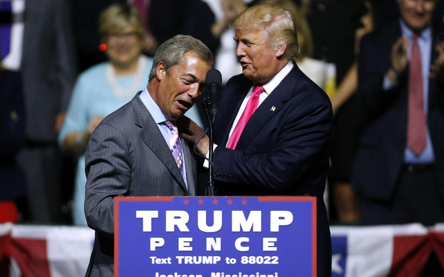 Nigel Farage ja Donald Trump augustis Mississippis vabariiklaste kampaaniaüritusel.