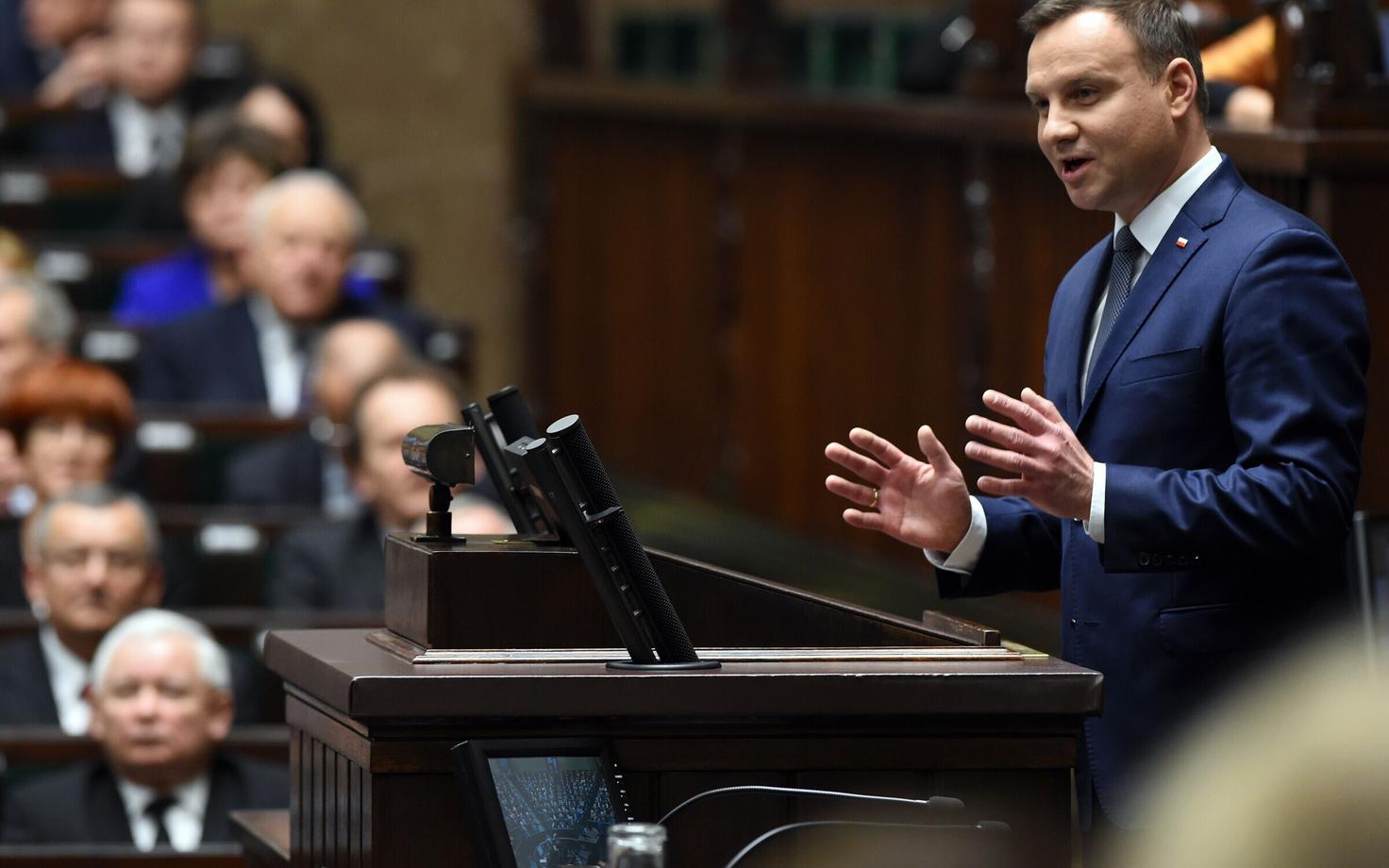 Poola president Andrzej Duda, all vasakul PiS-i juht Jaroslaw Kaczyński.