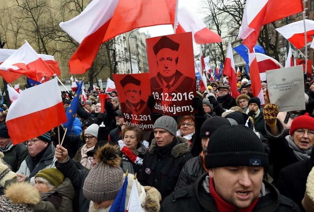 Антиправительственная акция протеста в Варшаве 18.12.2016.