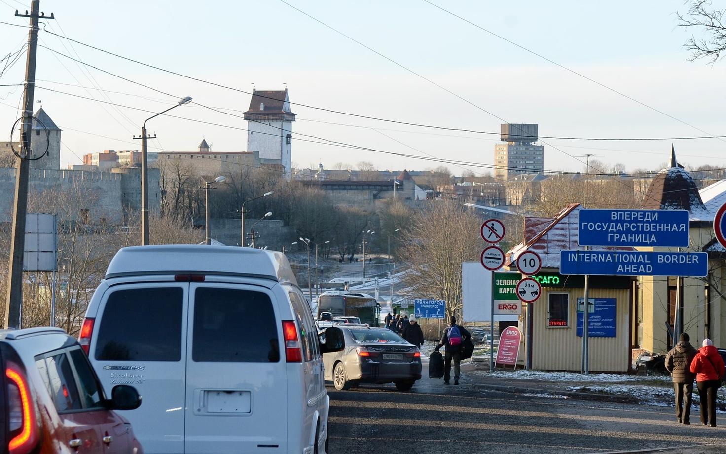Пункт пропуска в Ивангороде.