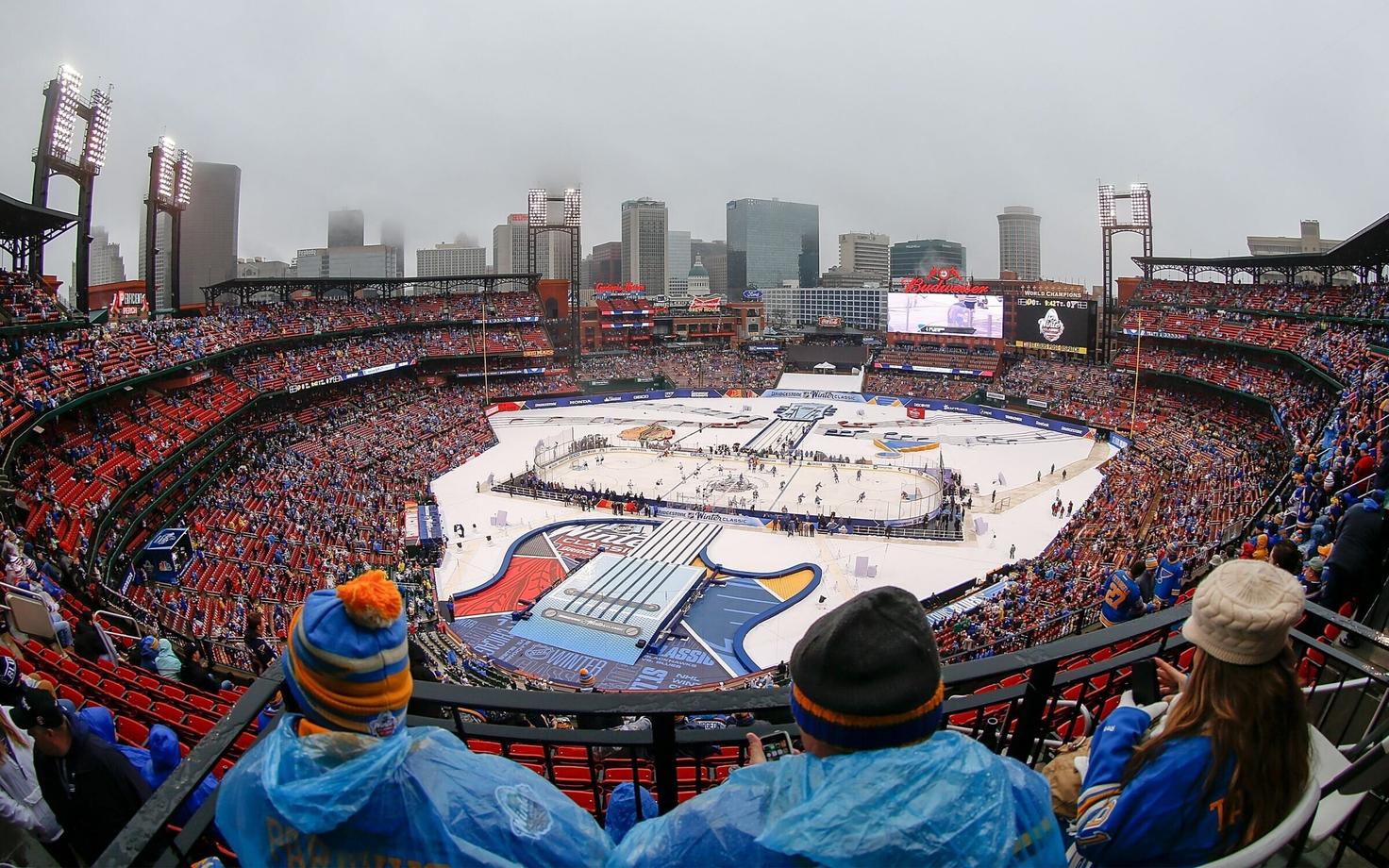 Tänavuse NHL-i talveklassiku võitis St. Louis Blues (sinises).