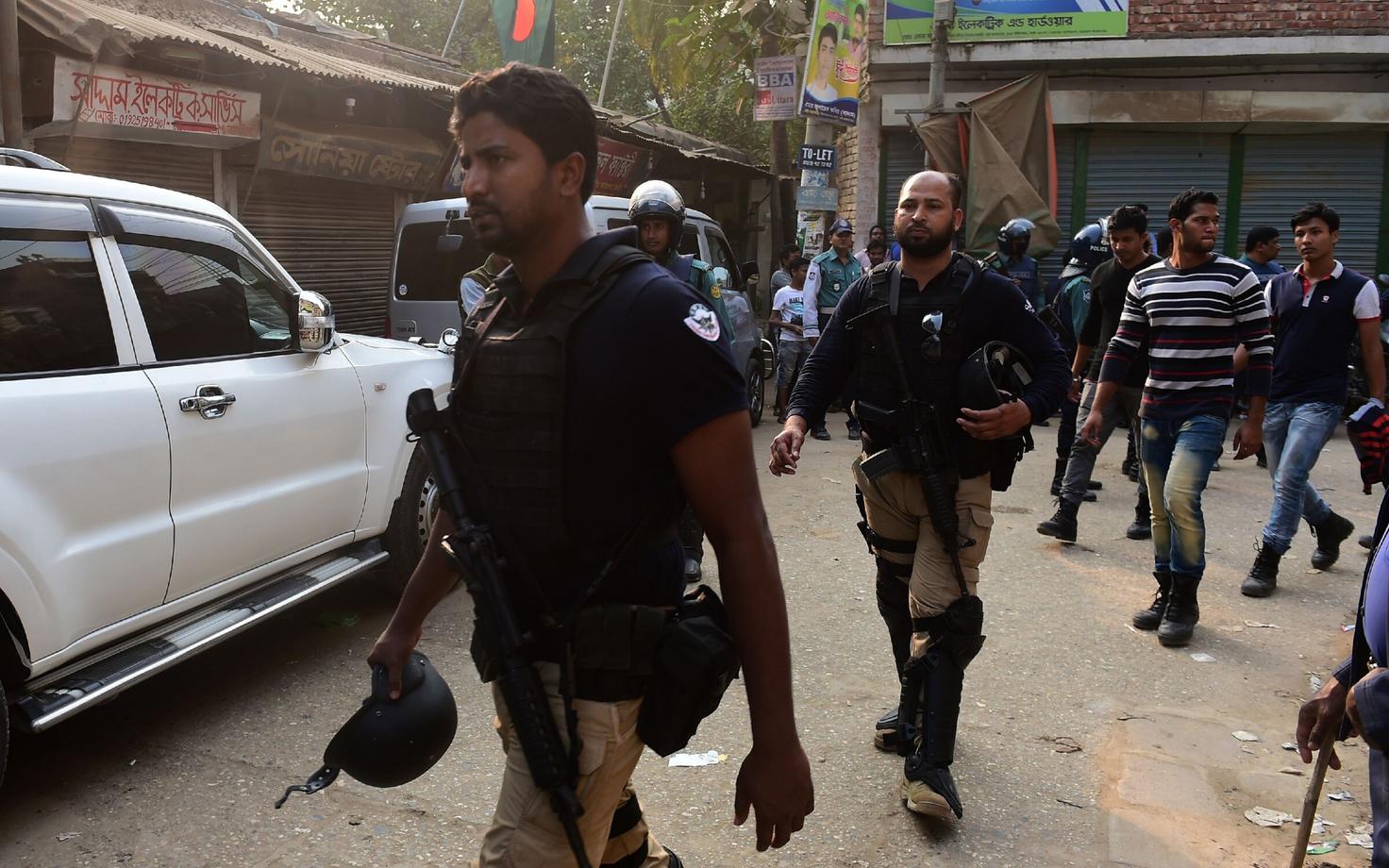 Bangladeshi politsei eriüksuslased.